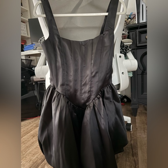 Size S Heiress Beverly Hills poof dress. Never worn, it was too small. - Picture 4 of 7